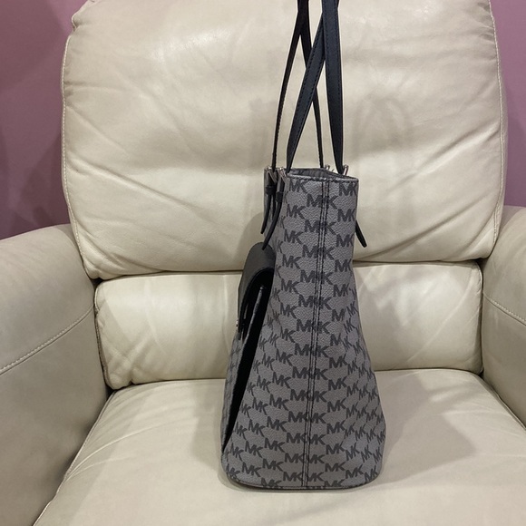 Michael Kors Jet Set Signature Large Pocket Tote Black Gray - Picture 10 of 16